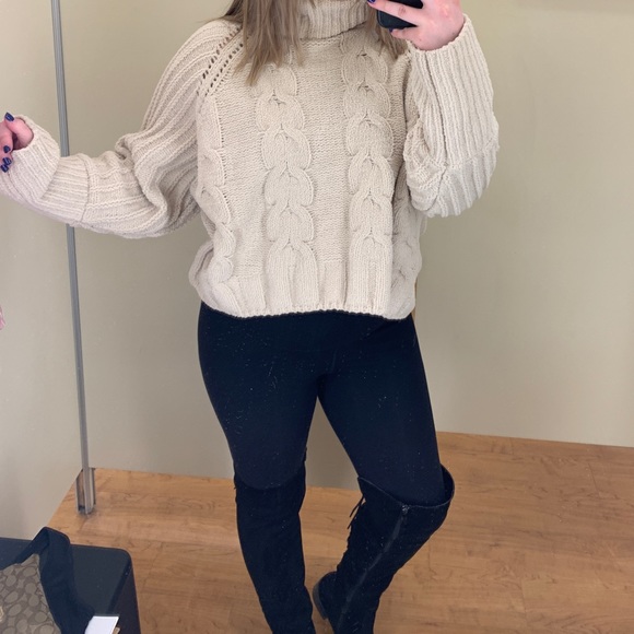 CAROLINE’S ClOSET🦋 - Picture 4 of 4